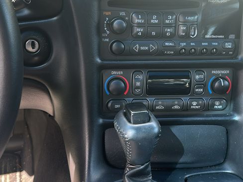 Used 2004 Chevrolet Corvette Coupe w/ Preferred Equipment Group image 9