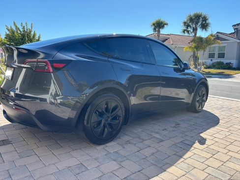 Used 2024 Tesla Model Y Long Range image 4