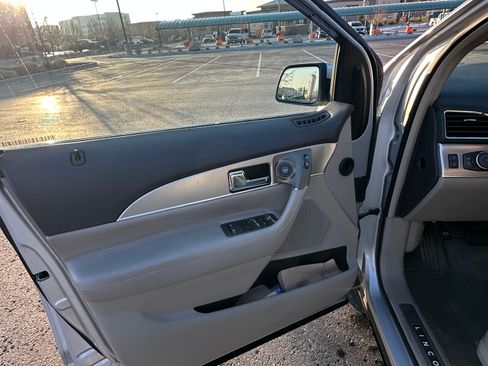 Used 2013 Lincoln MKX AWD image 15