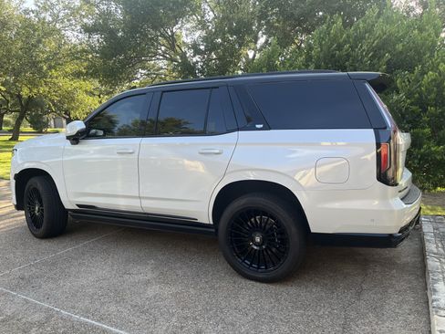 Used 2023 Cadillac Escalade Sport w/ LPO, ONYX Package AWD/4WD image 2