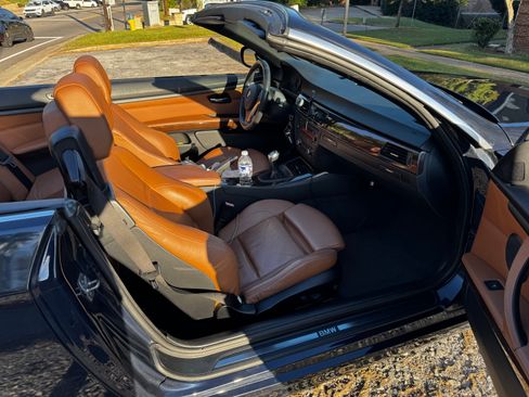 Used 2010 BMW 328i Convertible image 10