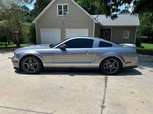 Used 2007 Ford Mustang Shelby GT500 RWD image 2