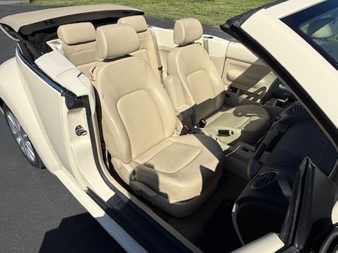 Used 2008 Volkswagen Beetle SE image 11