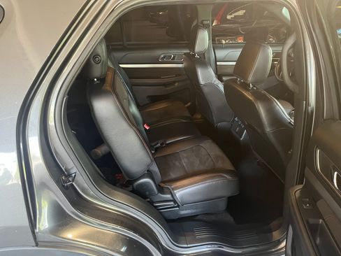 Used 2018 Ford Explorer XLT w/ Equipment Group 202A FWD image 22