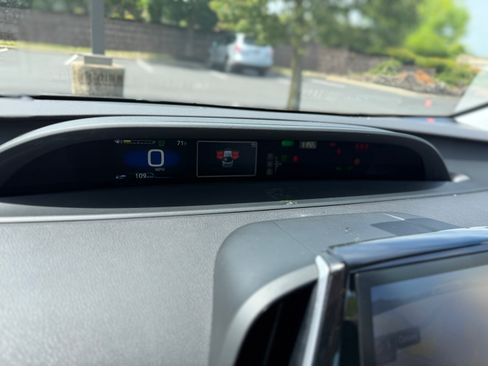 Used 2021 Toyota Prius Prime Limited FWD image 10