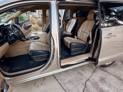 Used 2015 Kia Sedona EX w/ EX Premium Package image 16