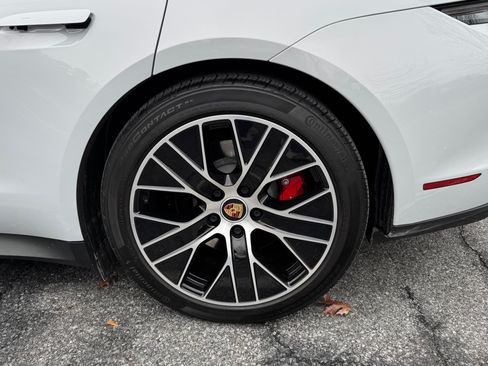 Used 2021 Porsche Taycan 4S image 11