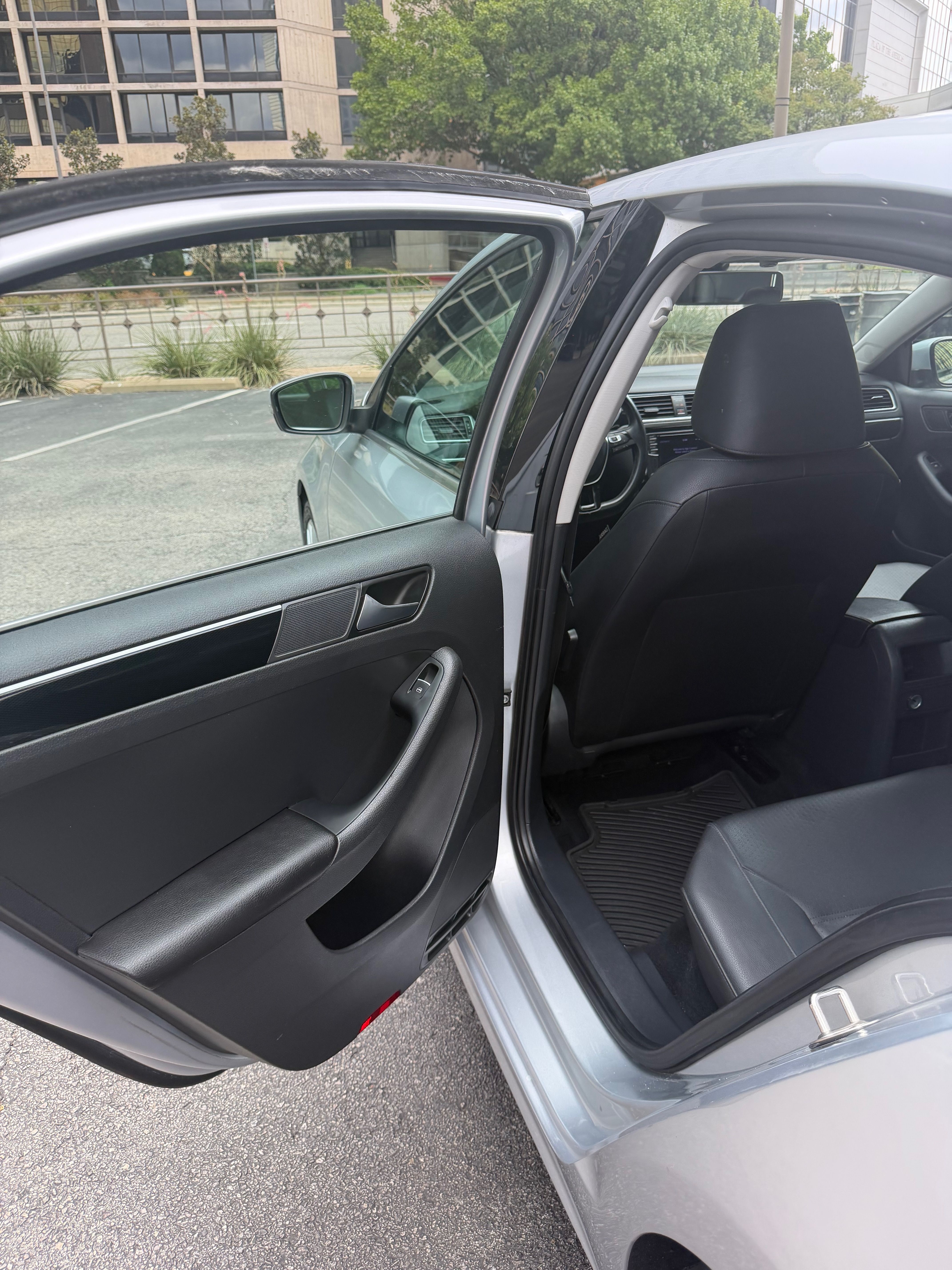 Used 2016 Volkswagen Jetta SEL w/ Lighting Package FWD image 13