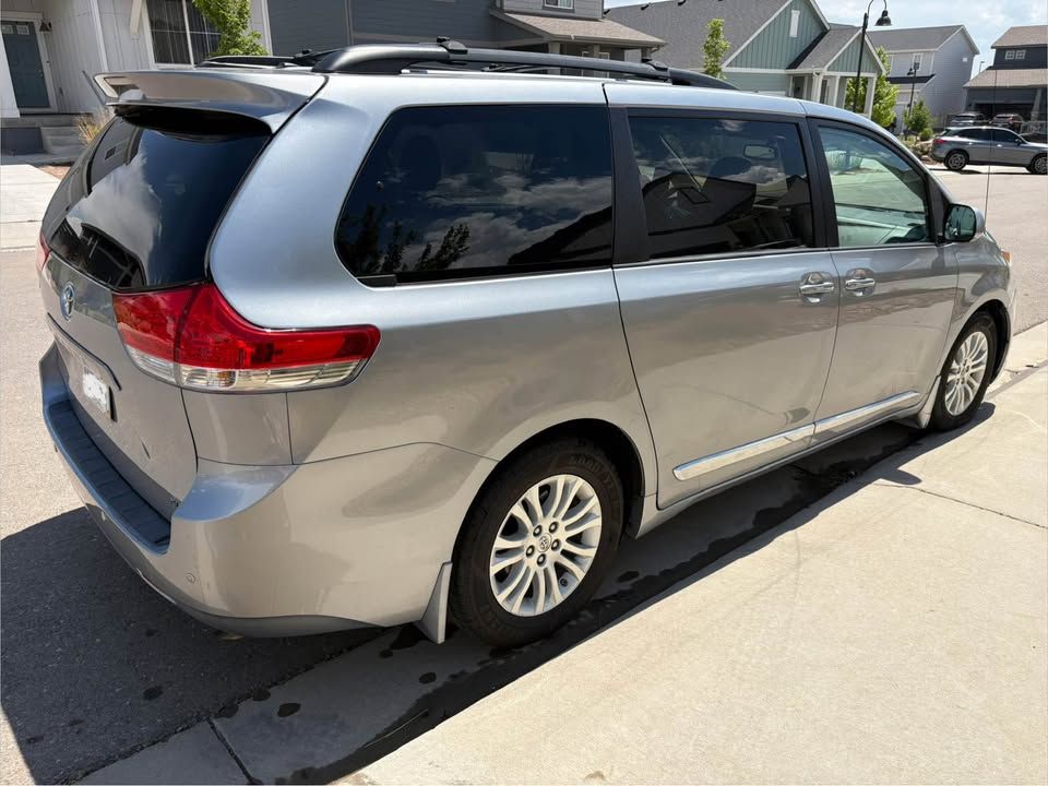 Used 2013 Toyota Sienna XLE FWD image 4