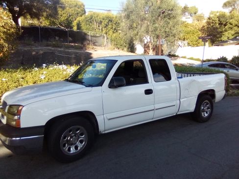 Used 2005 Chevrolet Silverado 1500 LS w/ Light Duty Power Package image 2