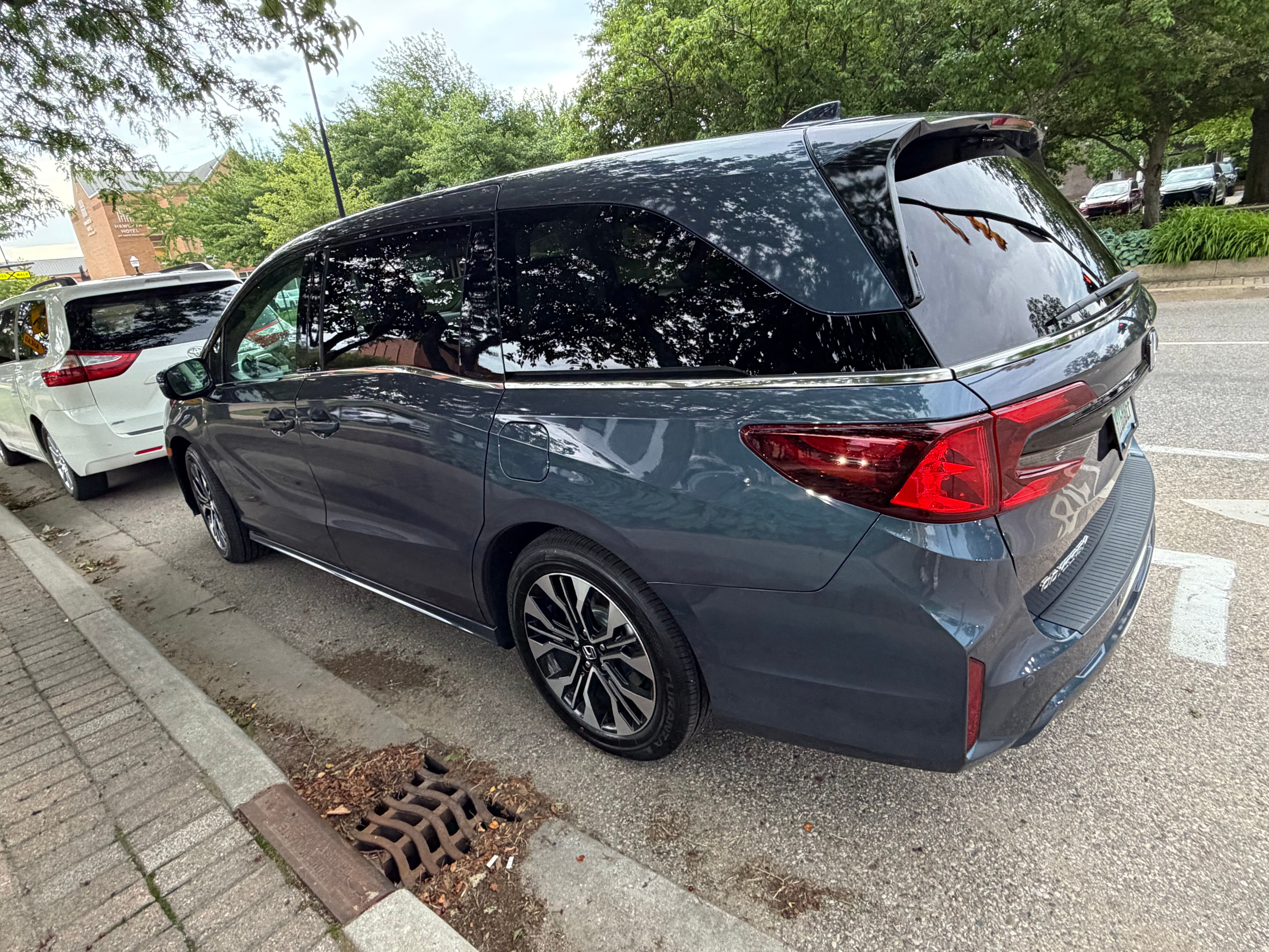 Used 2026 Honda Odyssey Elite image 4