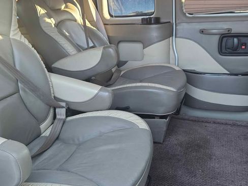 Used 2011 Chevrolet Express 1500 AWD image 6