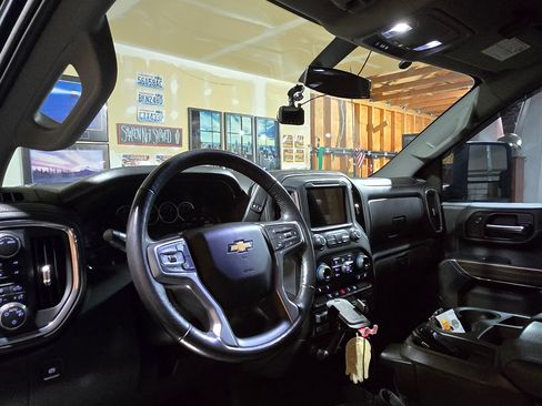 Used 2022 Chevrolet Silverado 2500 LT w/ Convenience Package image 11