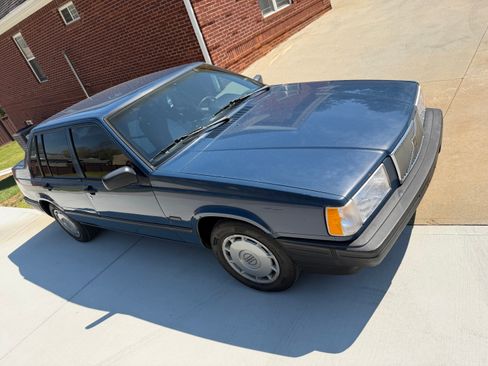 Used 1994 Volvo 940 Sedan 4D image 1