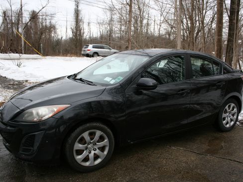 Used 2011 MAZDA MAZDA3 i Sport image 4