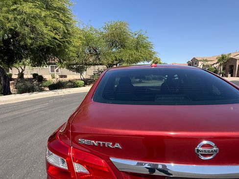 Used 2017 Nissan Sentra SV FWD image 4