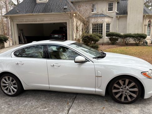 Used 2011 Jaguar XF Premium image 3