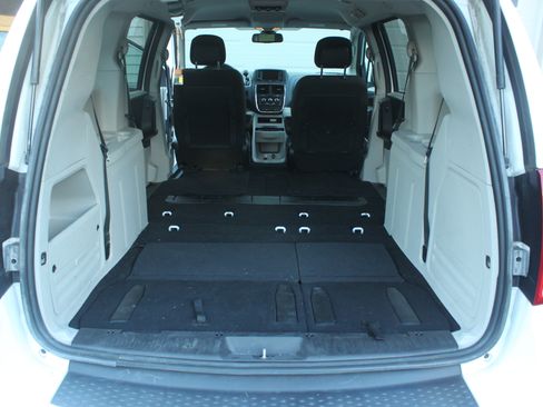 Used 2019 Dodge Grand Caravan SE w/ UConnect Hands-Free Group FWD image 14
