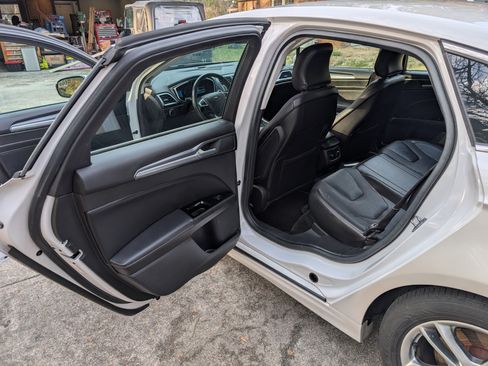 Used 2016 Ford Fusion Titanium image 22