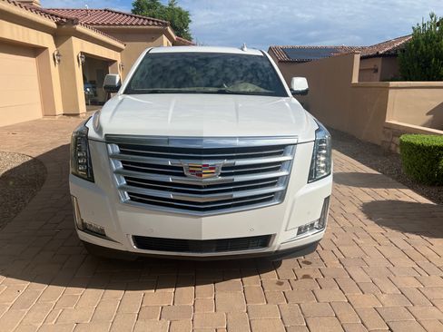 Used 2019 Cadillac Escalade Platinum AWD/4WD image 6