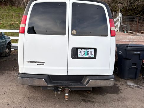 Used 2015 Chevrolet Express 2500 LT w/ LT Preferred Equipment Group image 4