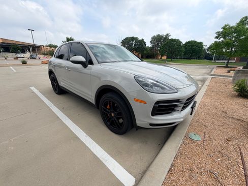 Used 2021 Porsche Cayenne AWD/4WD image 10