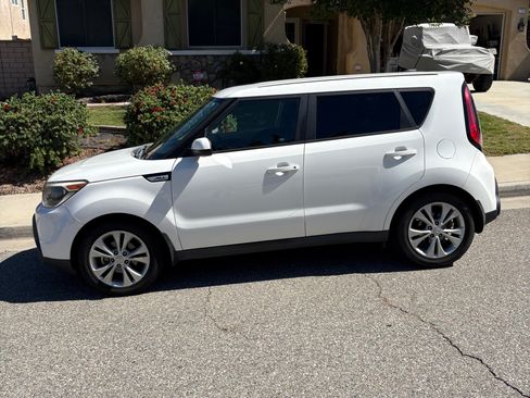 Used 2015 Kia Soul + w/ Audio Package FWD image 2