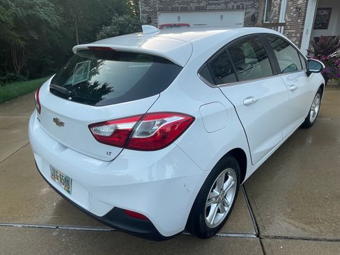 Used 2017 Chevrolet Cruze LT w/ Convenience Package FWD image 5