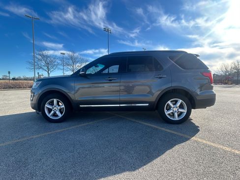 Used 2016 Ford Explorer XLT image 6