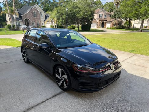 Used 2018 Volkswagen GTI SE FWD image 1