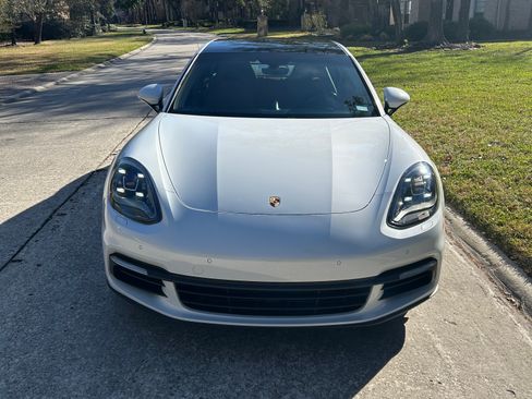 Used 2018 Porsche Panamera image 2