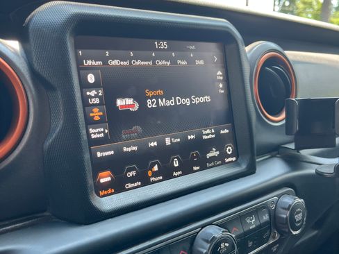 Used 2022 Jeep Gladiator Mojave w/ LED Lighting Group AWD/4WD image 11