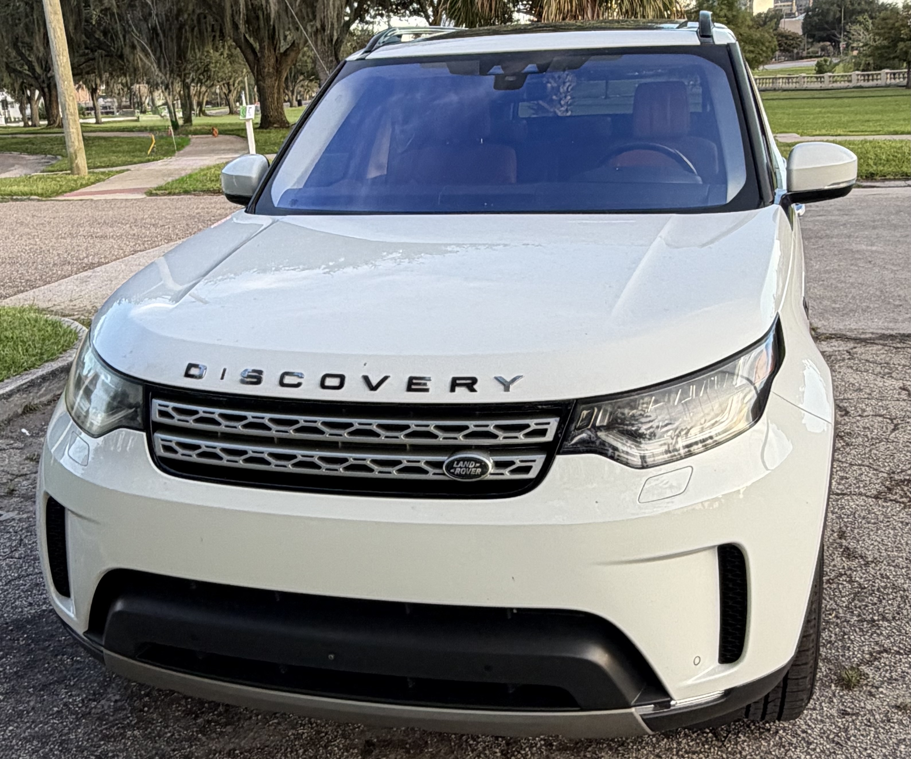Used 2017 Land Rover Discovery HSE Luxury AWD/4WD image 4
