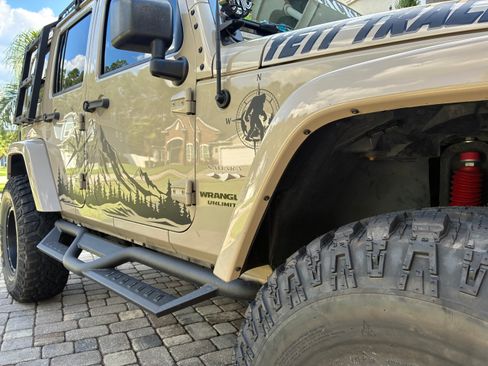Used 2016 Jeep Wrangler Unlimited Sahara w/ Connectivity Group AWD/4WD image 14