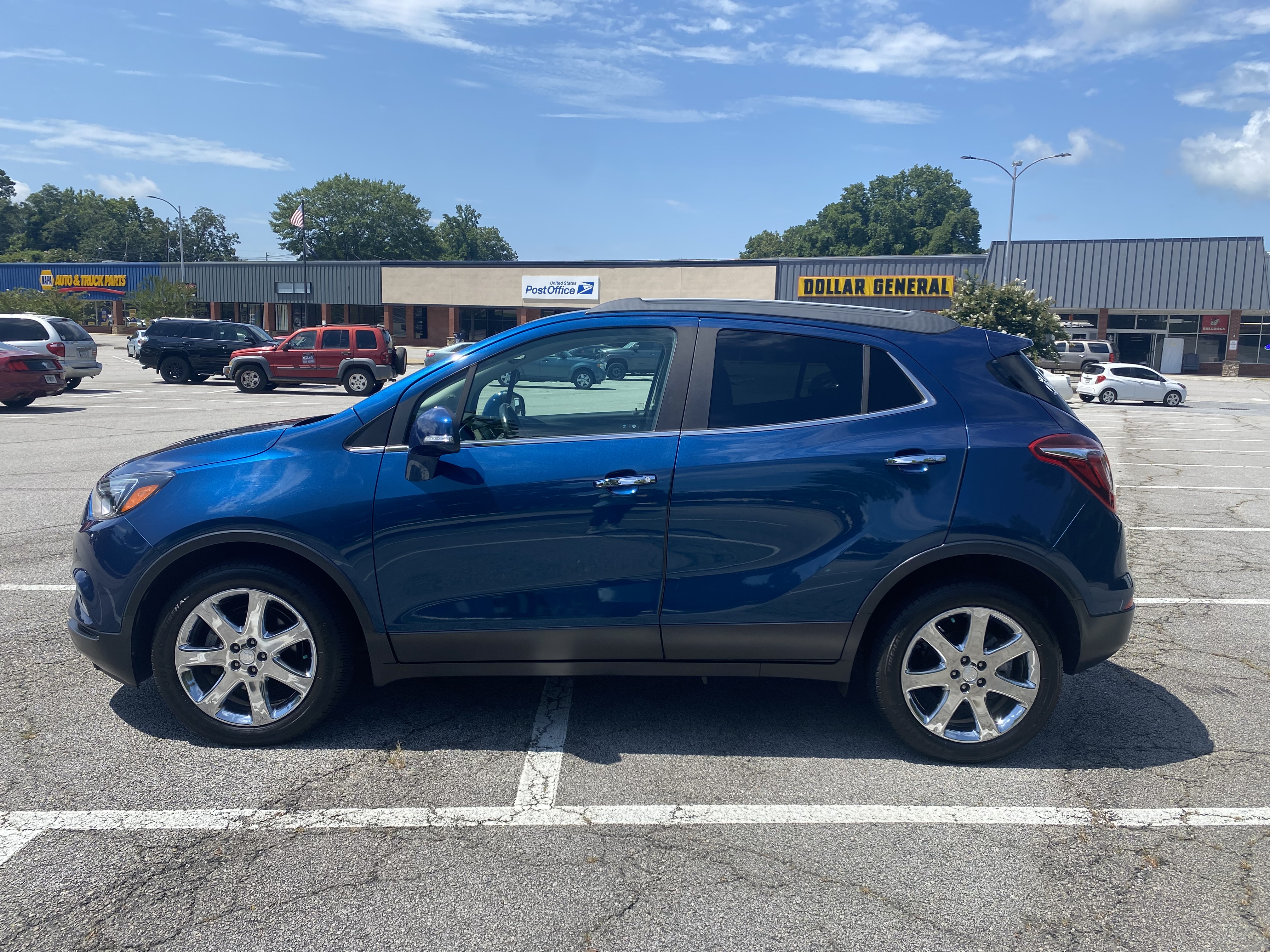 Used 2019 Buick Encore Essence w/ Experience Buick Package FWD image 10