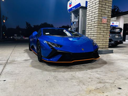 Used 2023 Lamborghini Huracan Tecnica image 6