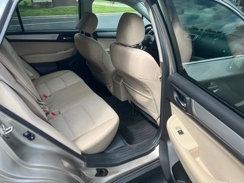 Used 2016 Subaru Outback 2.5i Premium AWD/4WD image 12