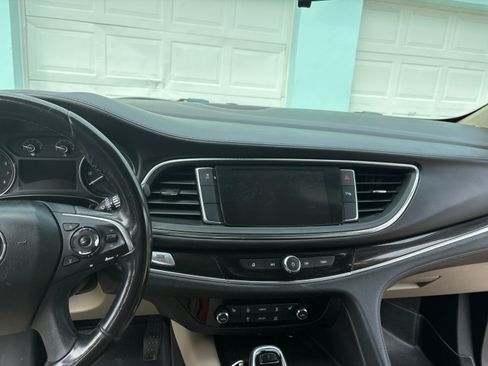 Used 2019 Buick Enclave Essence image 18