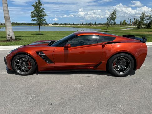 Used 2016 Chevrolet Corvette Z06 w/ 3LZ Preferred Equipment Group RWD image 2