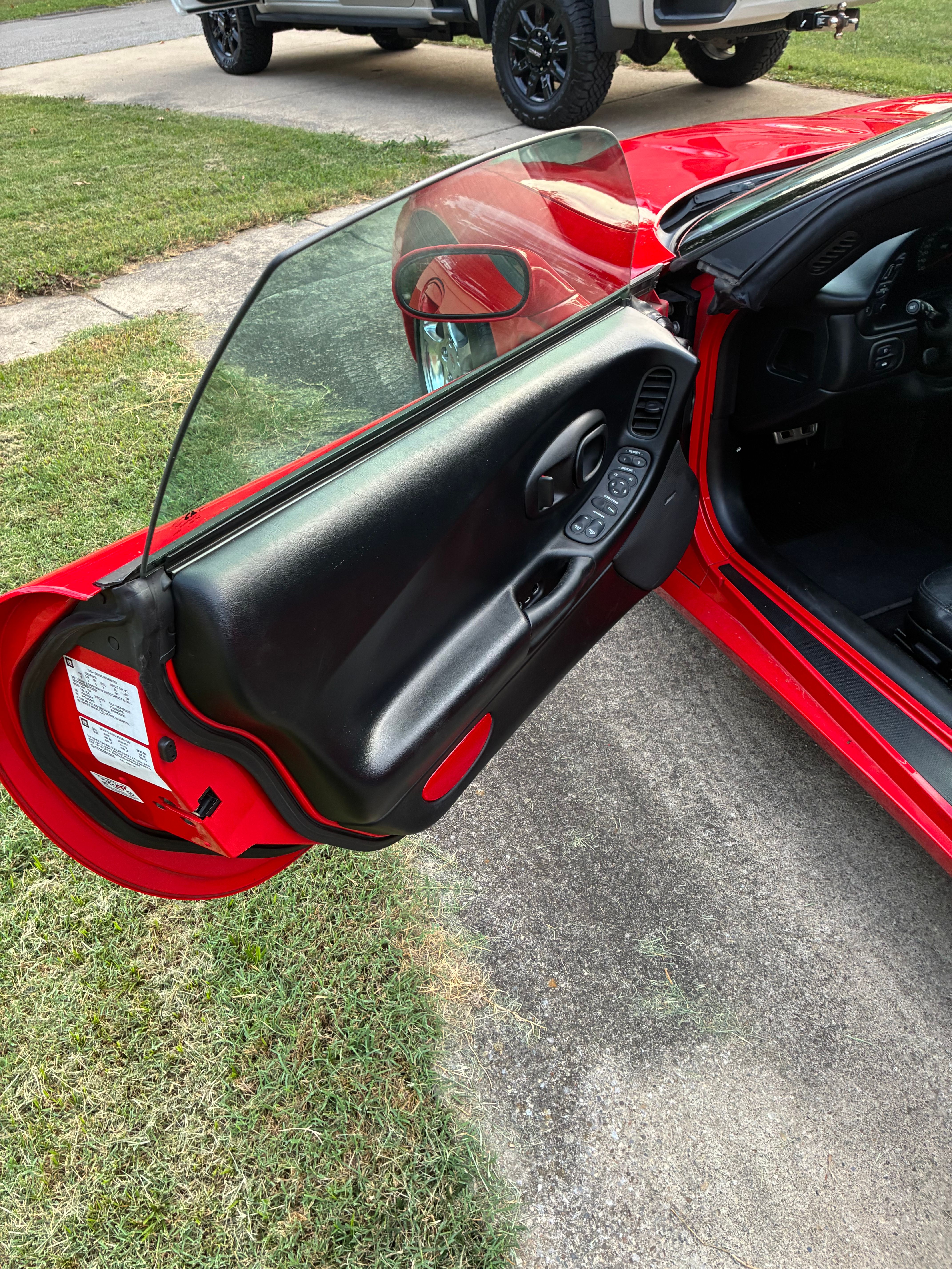 Used 2003 Chevrolet Corvette Coupe w/ Preferred Equipment Group RWD image 17