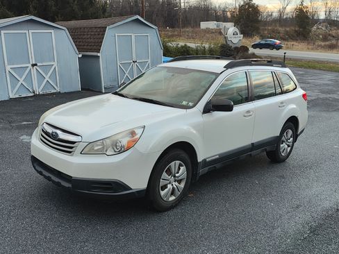 Used 2011 Subaru Outback 2.5i image 2