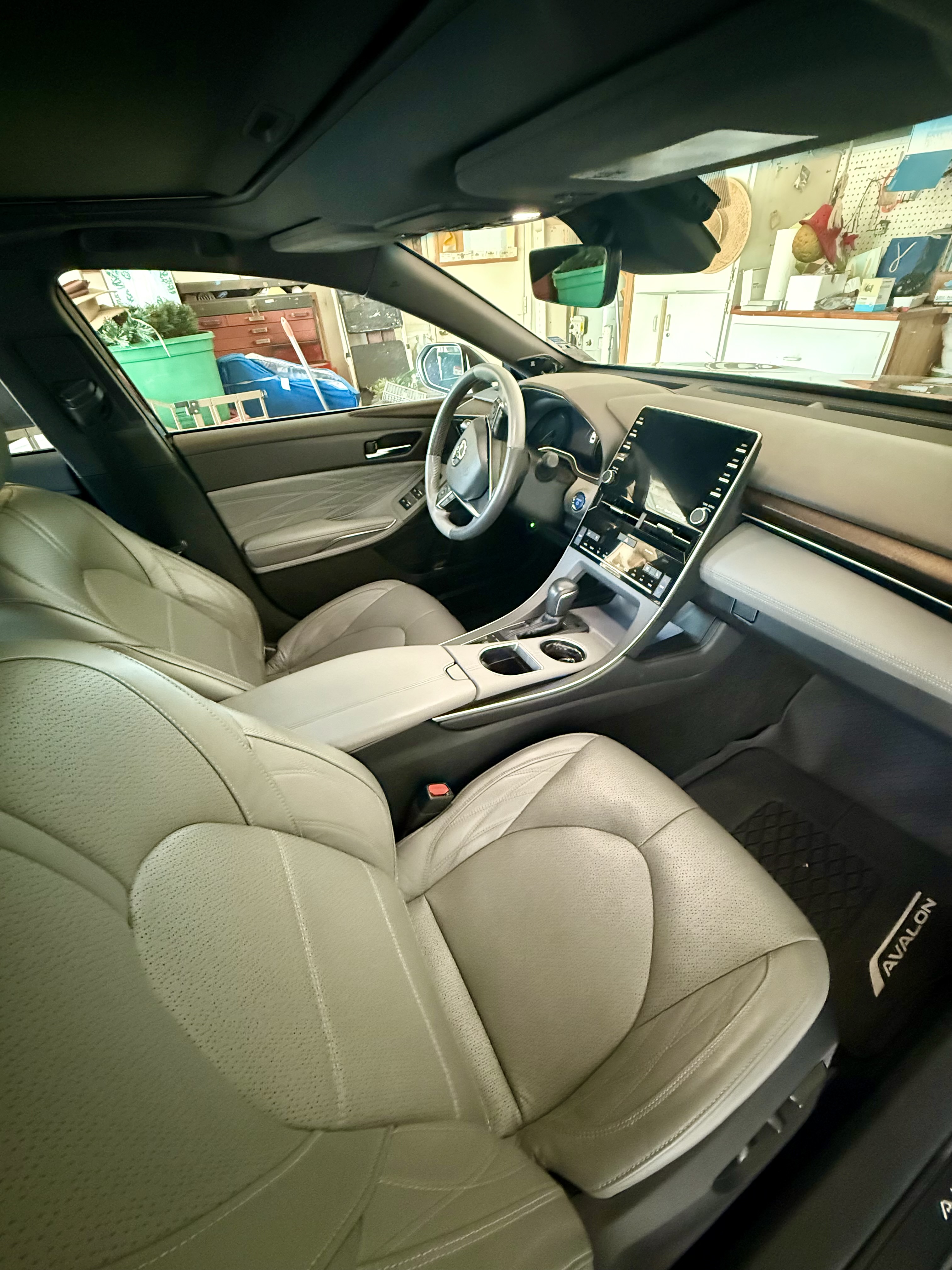 Used 2020 Toyota Avalon Limited w/ Advanced Safety Package FWD image 6
