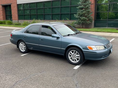 Used 2000 Toyota Camry XLE image 10