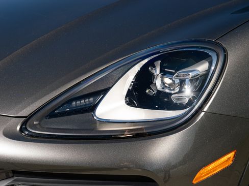 Used 2020 Porsche Cayenne Sport Utility 4D image 15