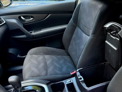 Used 2015 Nissan Rogue SV w/ SV Premium Package image 19