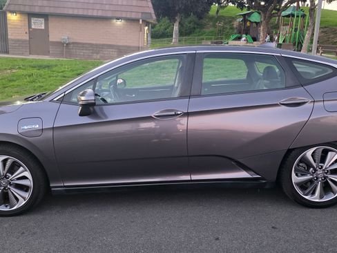Used 2018 Honda Clarity Touring image 1