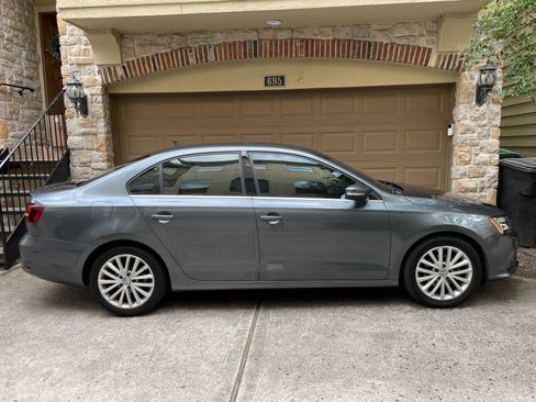 Used 2016 Volkswagen Jetta SEL Premium image 2