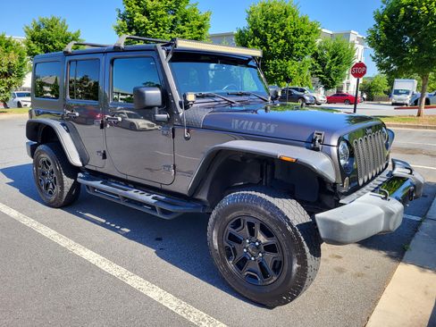 Used 2016 Jeep Wrangler Unlimited Sport image 2