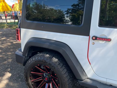 Used 2018 Jeep Wrangler Sport w/ Connectivity Group image 6