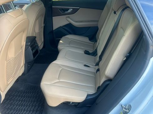 Used 2021 Audi Q8 Premium Plus AWD/4WD image 5